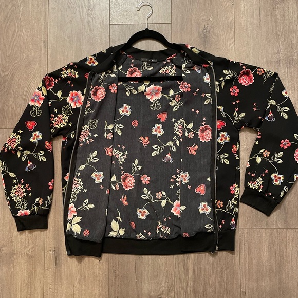 Floral Pattern Jacket - Picture 2 of 4